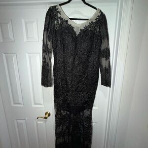 Elegant Black Lace Evening Dress